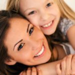 Дочки-матери: косметика Topicrem для всей семьи Красивые мама и дочка