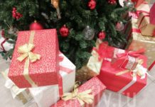 Выбираем подарки к Новому году Подарки под елкой