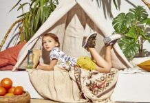 Детская обувь Geox: брутальность, элегантность и рок-н-ролл Мальчик в кроссовках Geox