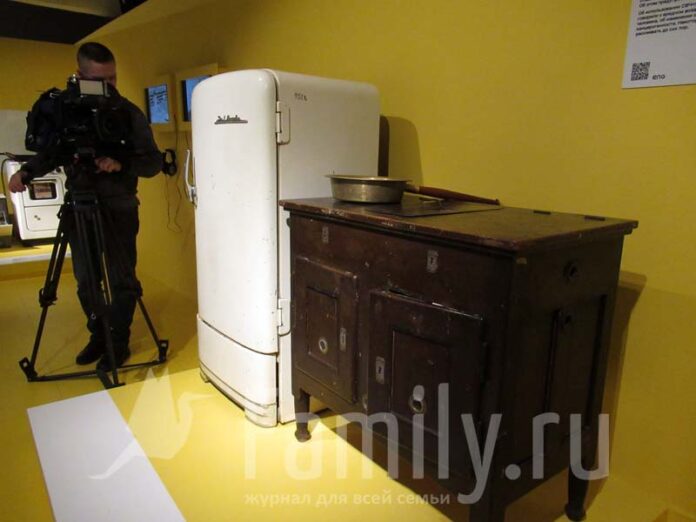 Старые холодильники в музее
