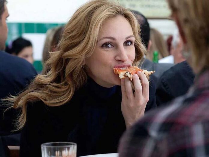 Джулия Робертс ест пиццу