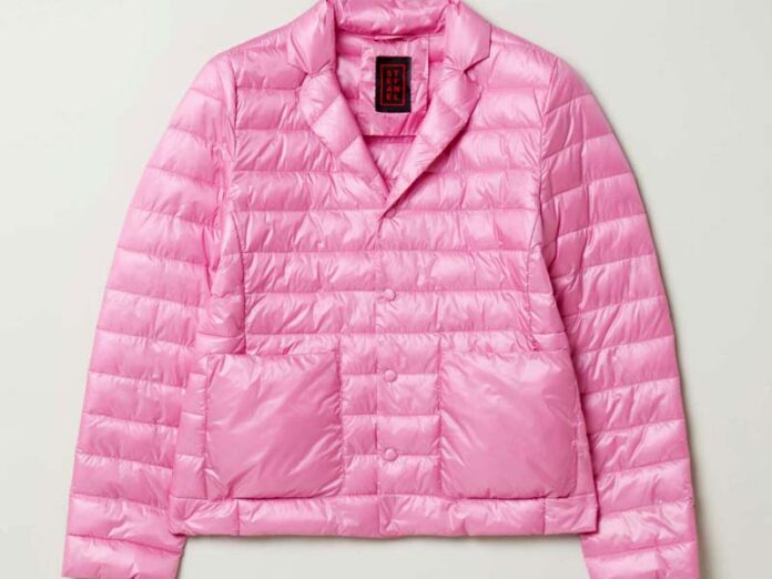 Розовая стеганая куртка женская
