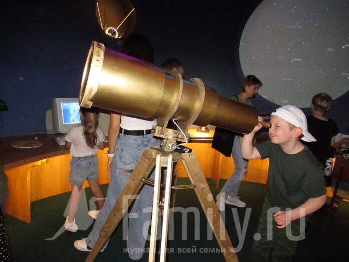 Телескоп на выставке