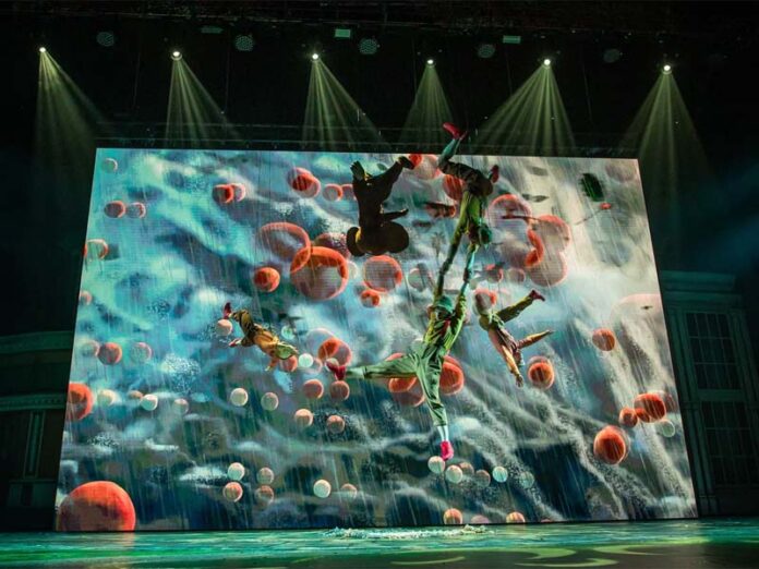 Трюки артистов Cirque du Soleil