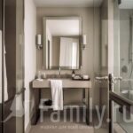 Крем-гели и молочко для тела: забота о вашей коже зимой Стильная ванная с большим зеркалом