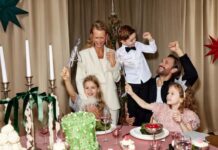 Новогодняя коллекция одежды Sela: сверкай и мечтай! Семья встречает Новый год