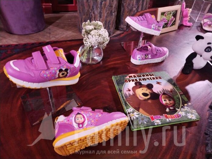 Кроссовки и сандалии для девочек из коллекции Geox 