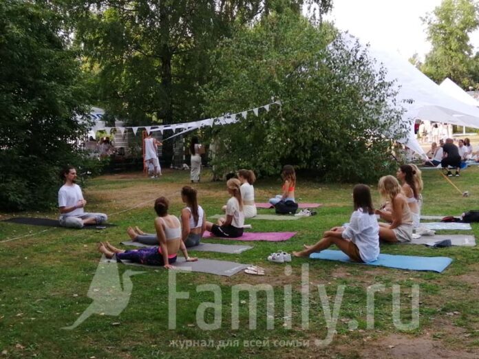 Медитация и йога в парке Москвы