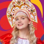 Фестивали августа в Москве Красивая девушка в кокошнике