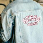 Guess Jeans: осенний релакс Куртка Guess Jeans