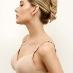 «Дефиле»: комфорт и уверенность Женщина в бюстгальтере телесного цвета