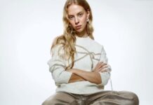 Sela: подготовка к празднику Джемпер Sela на блондинке