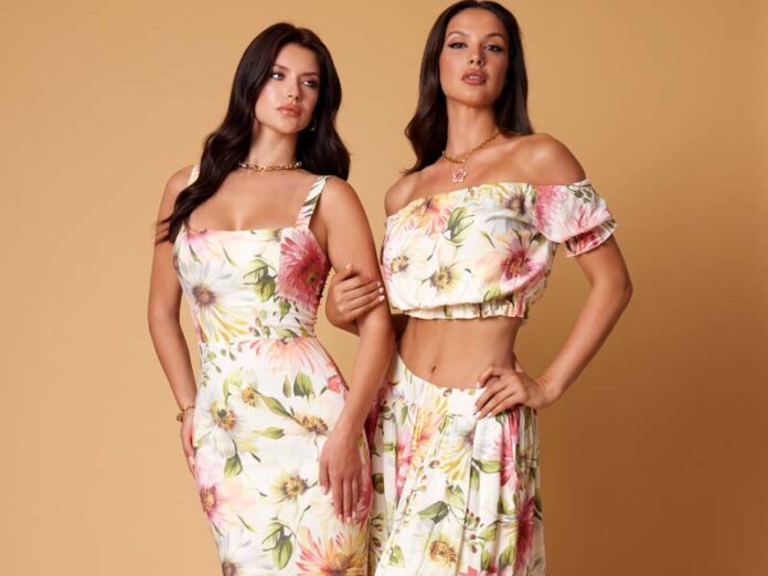 Guess-ss25-may-25-poster Девушки в летних платьях Guess