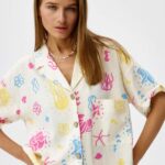 Тренды мая: цветы, деним и гармония Рубашка с ярким принтом Sela и Даша Север