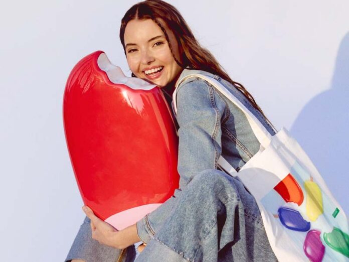 Style-geox-benetton-june-25-poster Девушка с громадным мороженым