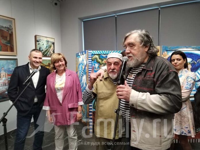 Дмитрий Шагин на открытии выставки