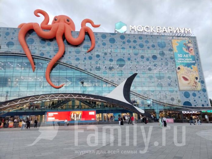 Москвариум на ВДНХ со спрутом на крыше