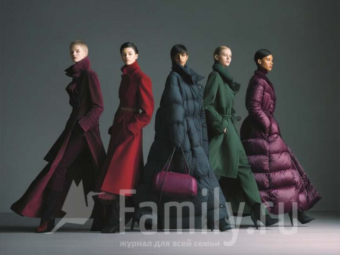 Девушки в зимней одежде разных цветов