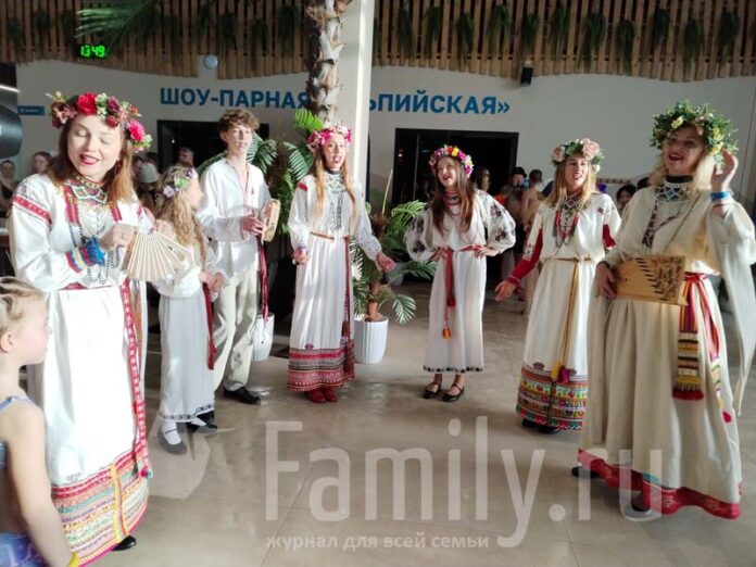 Фолк-группа на Финале конкурса Пар Москвы 2025