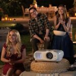 Фильмы декабря: исключения и сожаления Актеры смотрят кино на природе