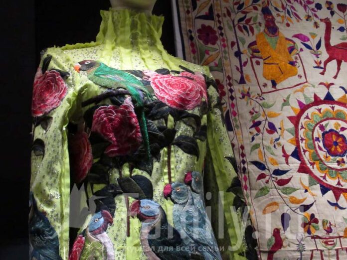 Вышивка на платье