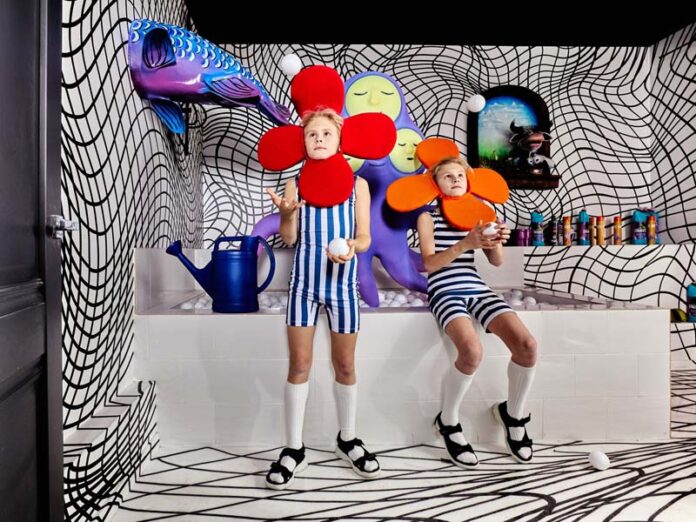 Дети на выставке Дворец впечатлений