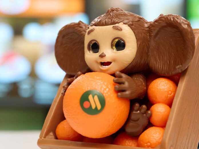 Чебурашка с апельсином