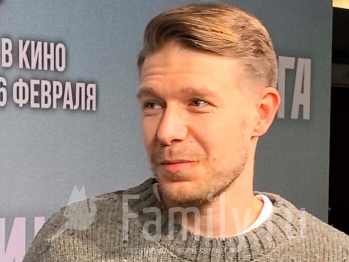 Никита Ефремов на премьере фильма Цинга