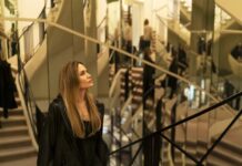 Фильмы февраля: мистика, ужасы и высокая мода Анджелина Джоли в зеркалах