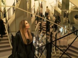 Фильмы февраля: мистика, ужасы и высокая мода Анджелина Джоли в зеркалах