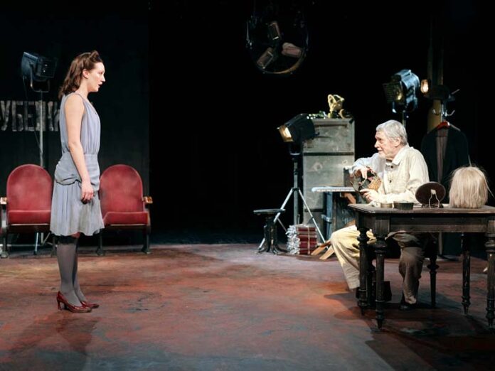 Сцена из спектакля Лир во время чумы 