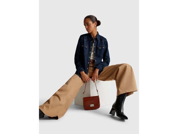 Джинсовая рубашка 2026