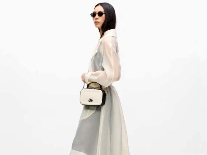 Пыльник и сумочка Karl Lagerfeld 2026