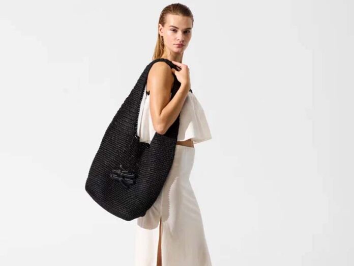 Костюм и объемная сумка хобо Karl Lagerfeld лето 2026