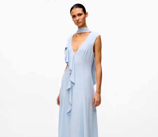 Весенние тренды: легкость, контраст и минимализм Платье Karl Lagerfeld весна 2026