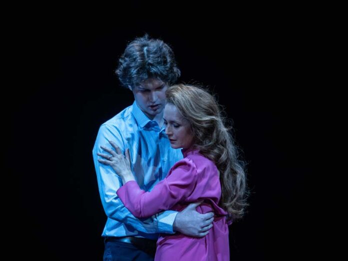 Виктория Исакова на сцене театра