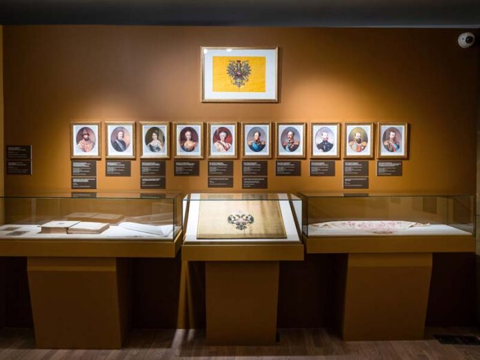 Романовы. Из Петергофа в Москву