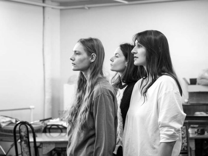 Три сестры - Ольга, Маша и Ирина