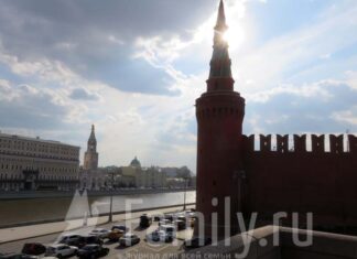 Мифы 2-х столиц Москва вид на Кремль и набережную