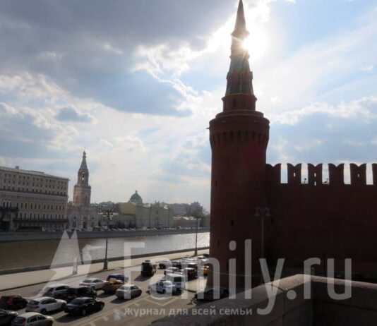 Мифы 2-х столиц Москва вид на Кремль и набережную
