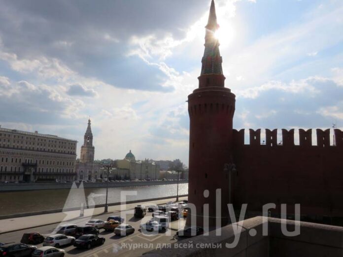 Москва вид на Кремль и набережную