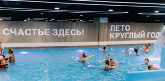 Термоленд: День учителя на курорте Термоленд люди в бассейне