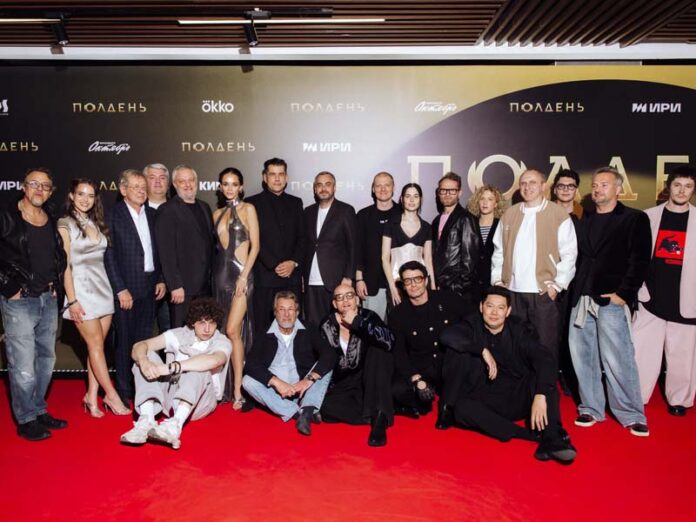 На премьере сериала Полдень в Октябре